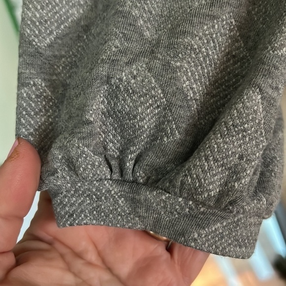 LIZ CLAIBORNE Gray Square Neck Diamond Pattern Thermal Blouse, Size Medium, EUC. - Picture 5 of 8